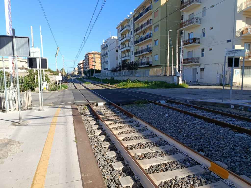 stazione Omeca uomo travolto treno ()