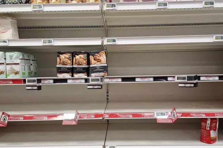 supermercato vuoto