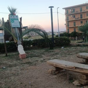 Reggio, vandalizzata la villetta Caprai: distrutti tavoli e sedie