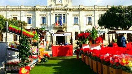 Mercatino di Natale a Piazza Italia: i bambini insieme al Sindaco Giuseppe Falcomatà.