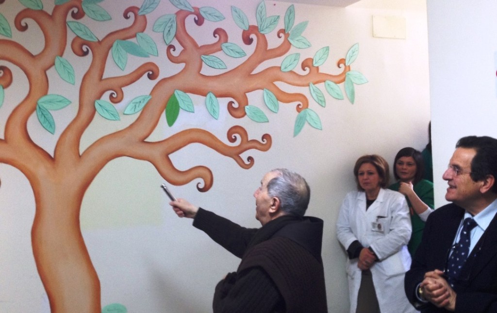 Inaugurato il Murales dell’Hospice. L’illustratrice Giusy Morabito: “Un’opera in continua evoluzione”