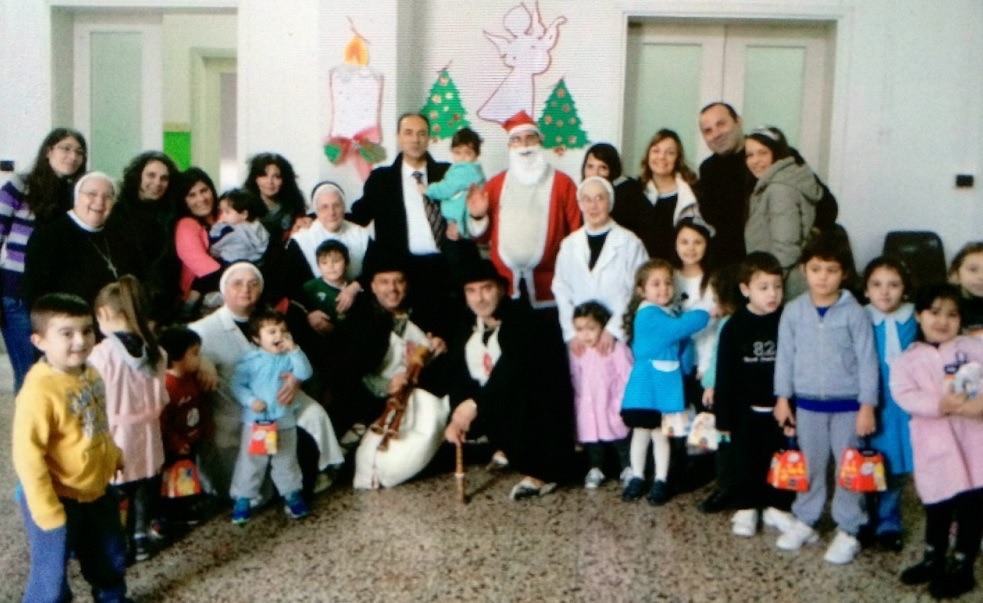 Oppido Mamertina, l’ Amministrazione “porta” il Natale nelle scuole.