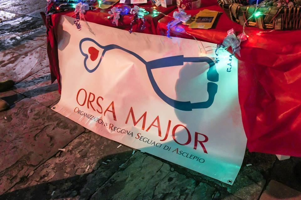 Lo stand solidale Overfeelings 2.0 di Orsa Major in Piazza San Giorgio a Reggio Calabria