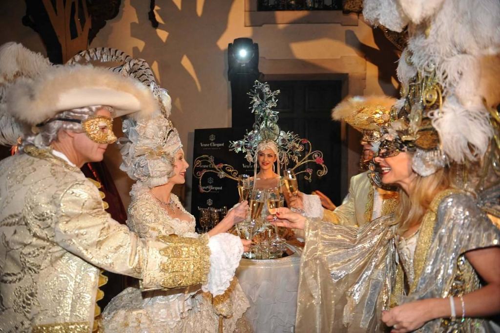 Festa in maschera MascherArt(i) della Gilda degli Artisti alla House of BaK a Reggio Calabria