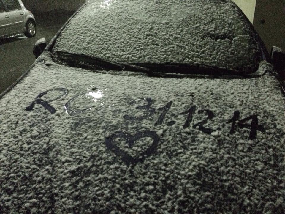 Fiocchi di neve nella notte a Reggio Calabria, fine 2014