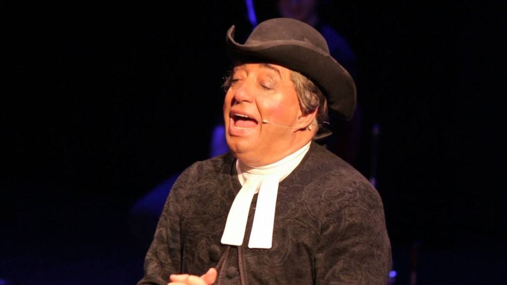 L’icona del teatro partenopeo delizia il pubblico del ‘Cilea’. Peppe Barra: “La cultura è l’unica arma per rinascere”